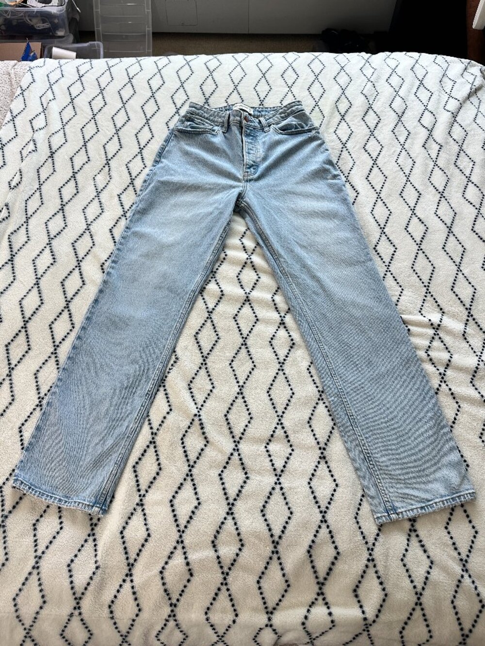 Abercrombie & Fitch size 4, 27 the mom high rise curve love